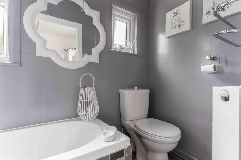 Contemporary 3 Bed House With Spacious Garden Close To Stratford Сasa de vacaciones Londres