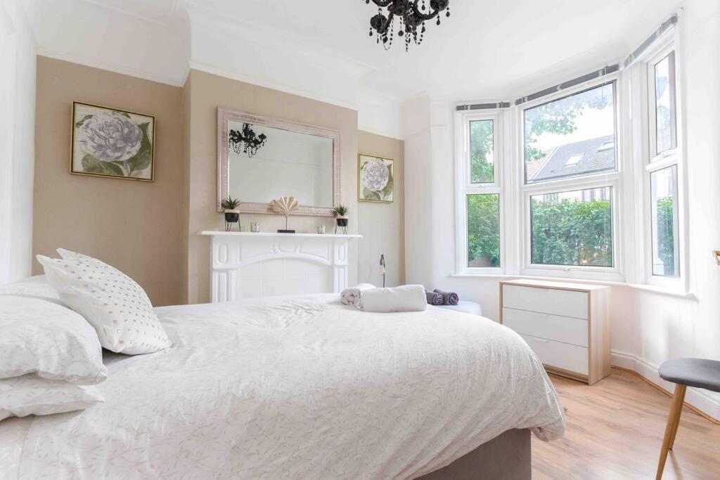 Сasa de vacaciones Contemporary 3 Bed House With Spacious Garden Close To Stratford Londres