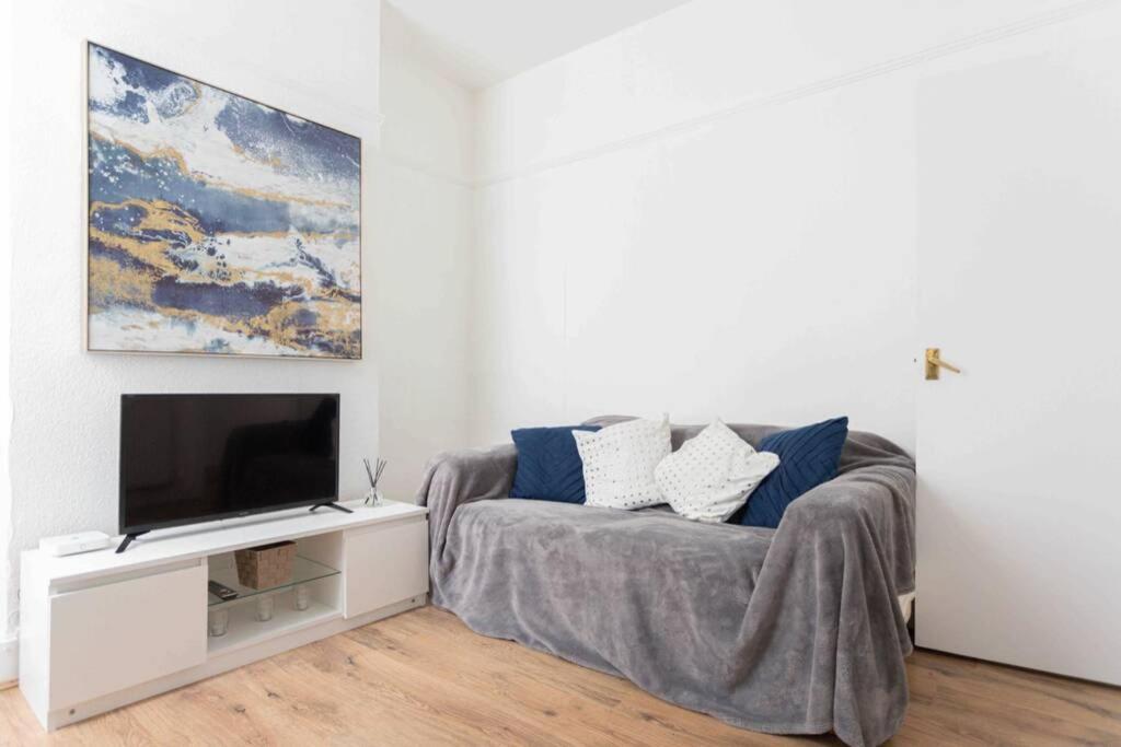 Contemporary 3 Bed House With Spacious Garden Close To Stratford Сasa de vacaciones